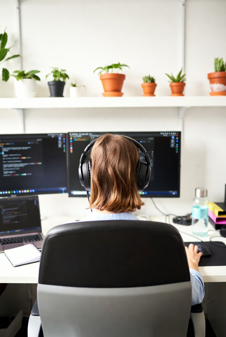 ADHD in the Workplace: 10+ Practical Strategies to Manage Your Day, Optimize Your Desk, and Advocate for What You Need